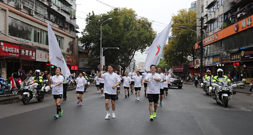 刘少倩大师(教授）担任江西省第十五届运动会火炬手